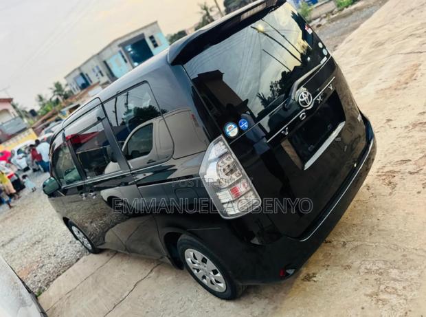 Toyota Voxy 2013 Black