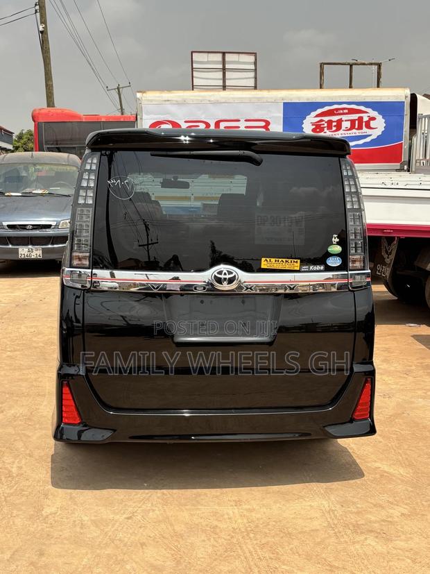 Toyota Voxy SV Premium 2014 Black