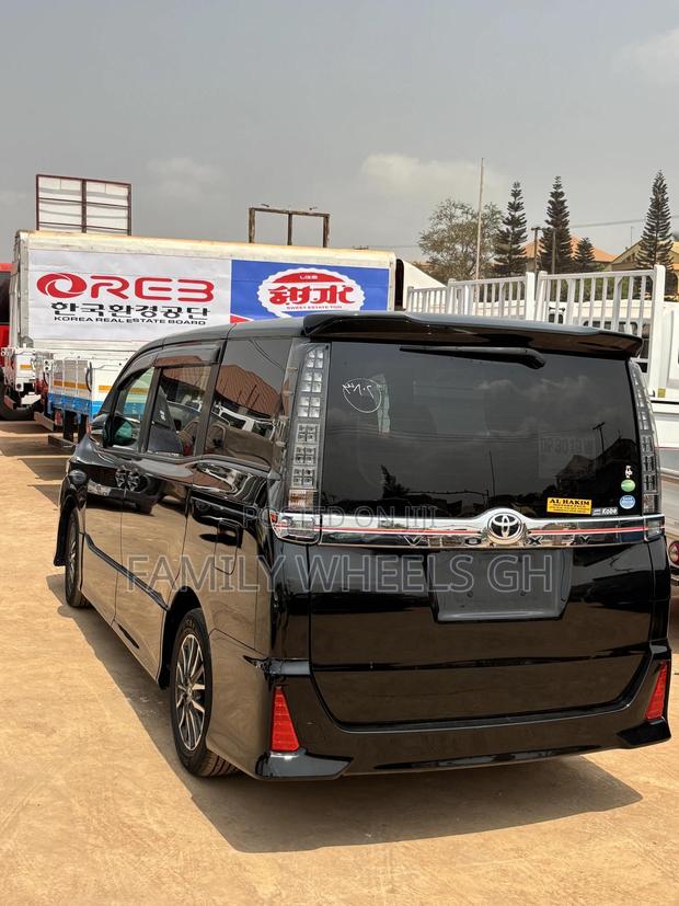 Toyota Voxy SV Premium 2014 Black