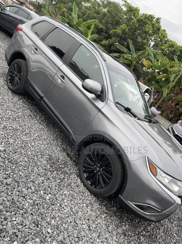 Mitsubishi Outlander 2020 Gray