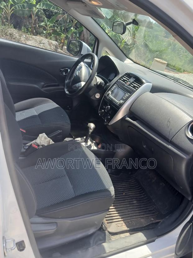 Nissan Versa 1.6 SL 2016 White