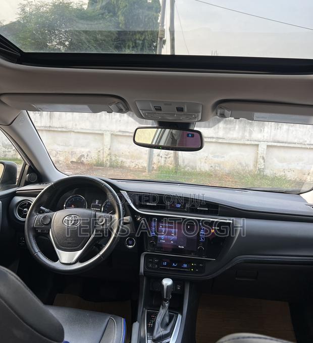 Toyota Corolla XSE 4dr Sedan (1.8L 4cyl CVT) 2017 White
