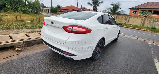 Ford Fusion SE 4dr Sedan (2.5L 4cyl 6A) 2015 White