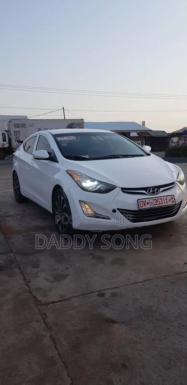 Hyundai Elantra SE 4dr Sedan (1.8L 4cyl 6A) 2015 White