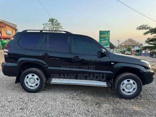 Toyota Land Cruiser Prado 2010 Black