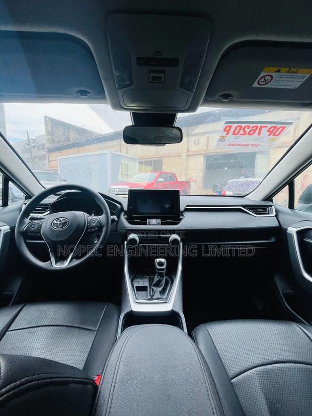 Toyota RAV4 LE 2022 Black