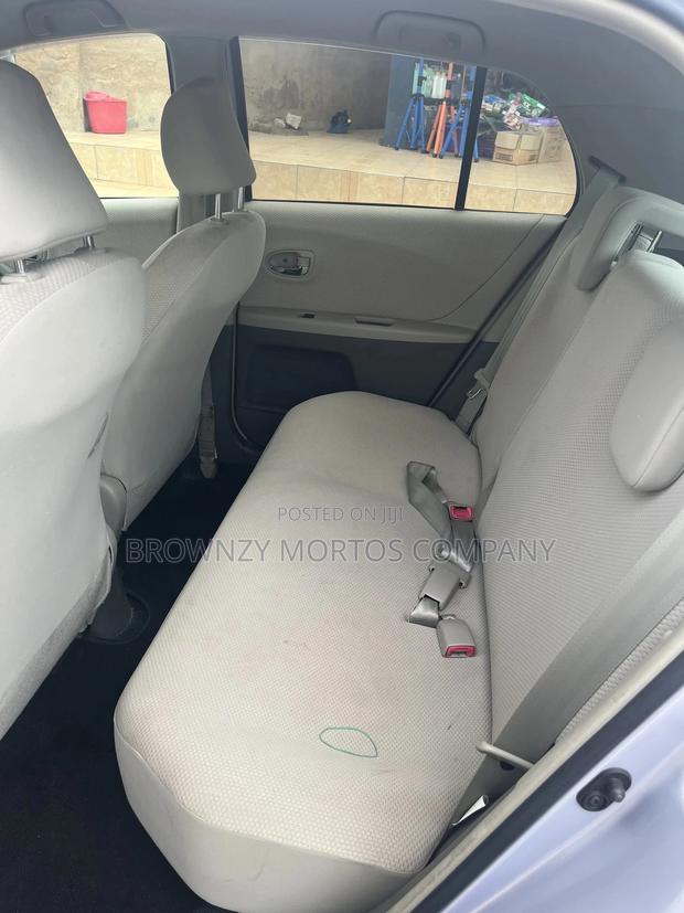 Toyota Vitz 2010 Silver