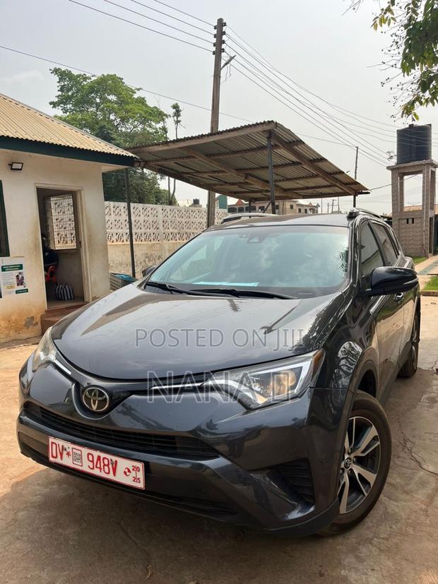 Toyota RAV4 XLE 4dr SUV AWD (2.5L 4cyl 6A) 2018 Black