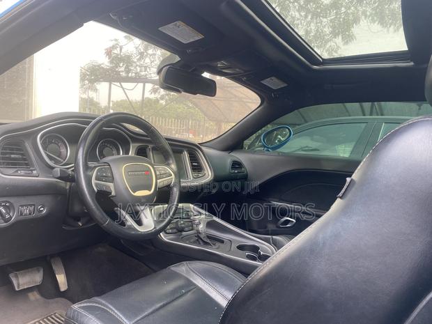 Dodge Challenger SXT RWD 2018 Blue