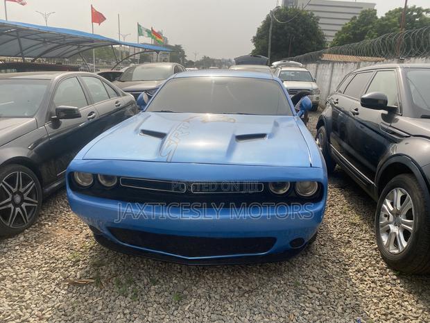 Dodge Challenger SXT RWD 2018 Blue