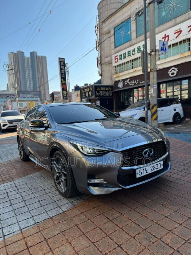 Infiniti Q30 2017 Gray
