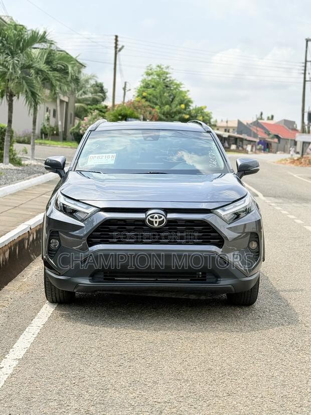 Toyota RAV4 2023 Silver