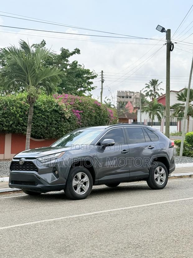Toyota RAV4 2023 Silver