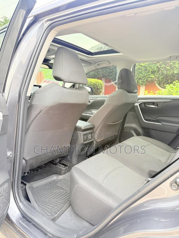 Toyota RAV4 2023 Silver