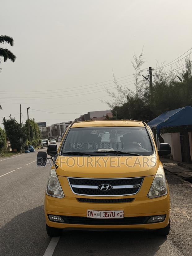 Hyundai Starex 2015 Yellow