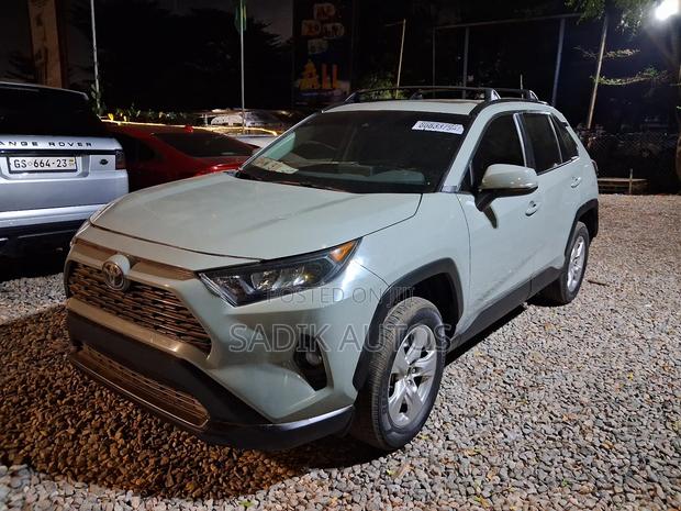 Toyota RAV4 XLE AWD 2019 Green