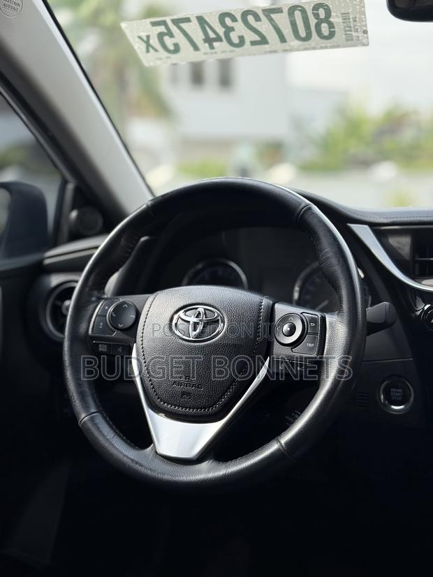 Toyota Corolla XSE (1.8L 4cyl 2A) 2018 White