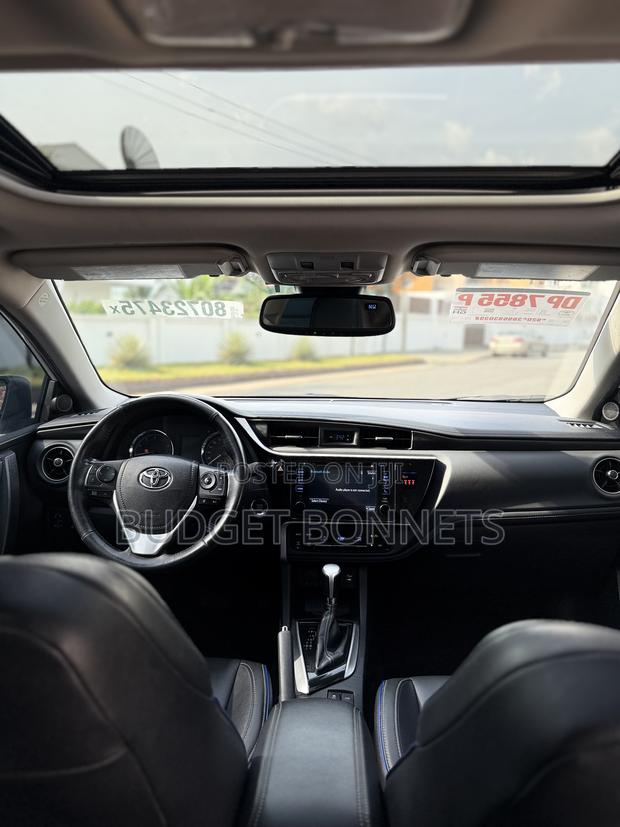 Toyota Corolla XSE (1.8L 4cyl 2A) 2018 White