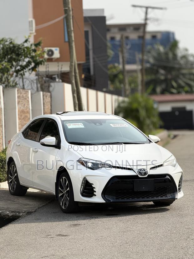 Toyota Corolla XSE (1.8L 4cyl 2A) 2018 White