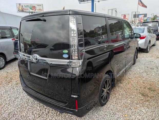 Toyota Voxy 2015 Black