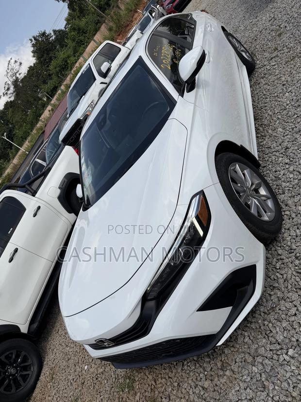 Honda Civic EX-L 2022 White