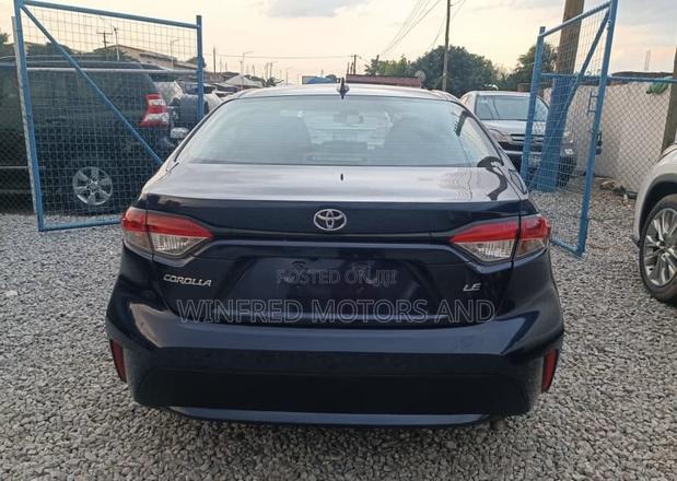 Toyota Corolla LE 2021 Blue