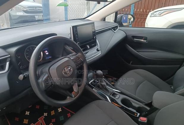 Toyota Corolla LE 2021 Blue