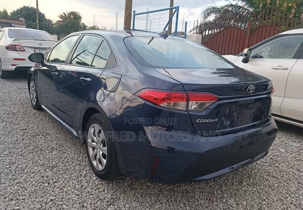 Toyota Corolla LE 2021 Blue
