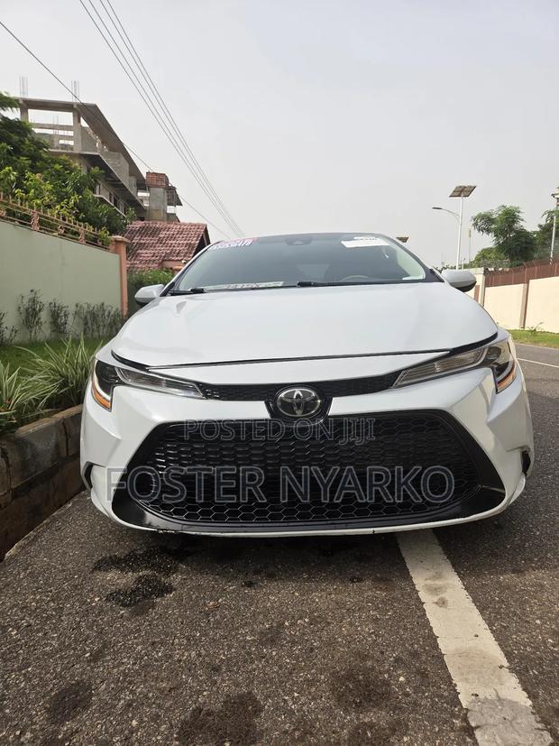 Toyota Corolla LE 2020 Off white