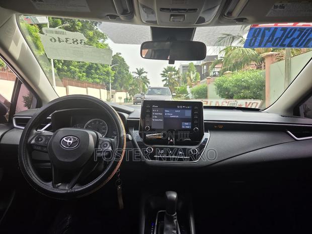 Toyota Corolla LE 2020 Off white