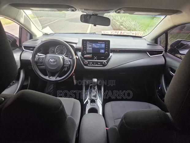 Toyota Corolla LE 2020 Off white