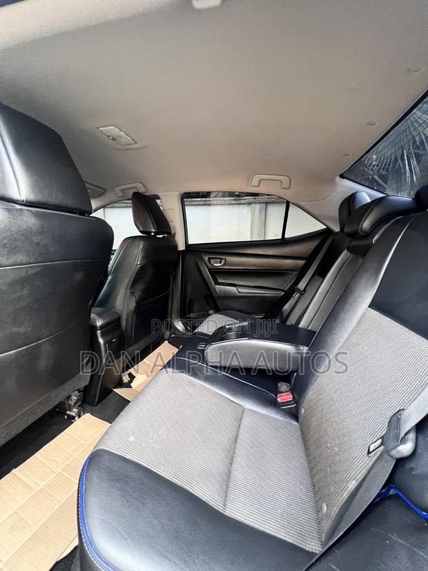 Toyota Corolla SE 4dr Sedan (1.8L 4cyl CVT) 2017 Gray