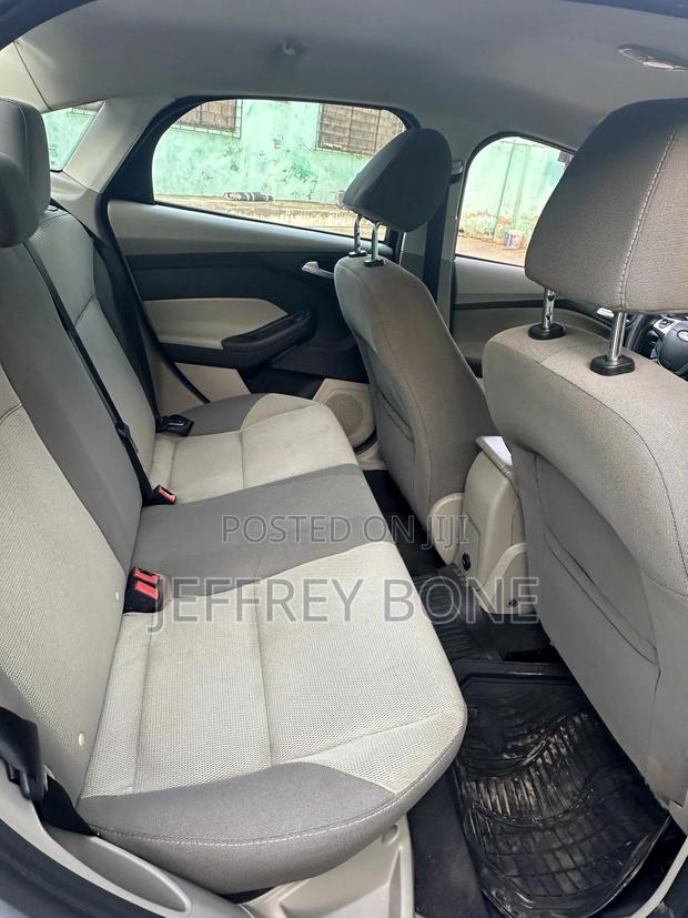 Ford Focus SE 4dr Sedan (2.0L 4cyl 5M) 2014 Silver