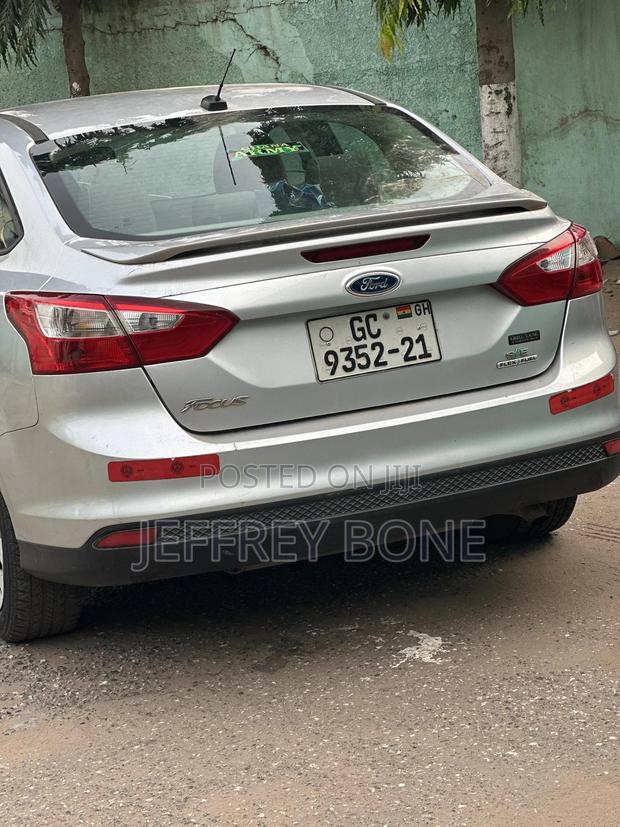 Ford Focus SE 4dr Sedan (2.0L 4cyl 5M) 2014 Silver