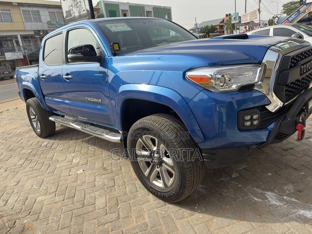 Toyota Tacoma Limited 2017 Blue