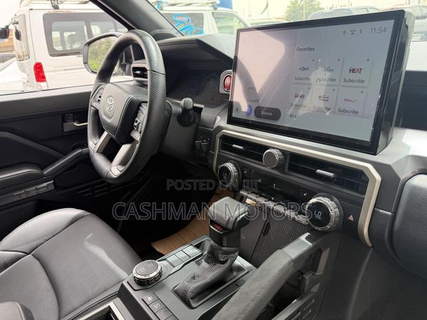 Toyota Tacoma 2024 White