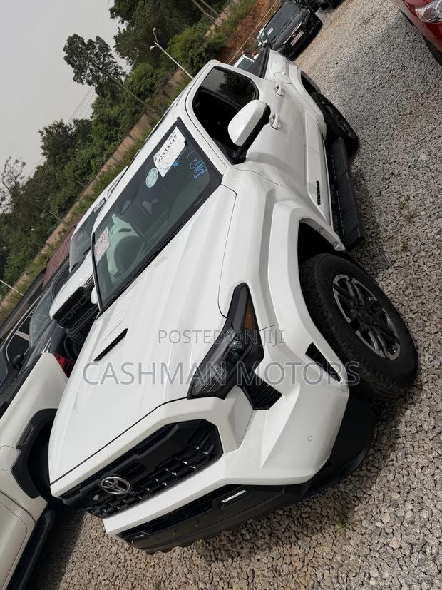 Toyota Tacoma 2024 White