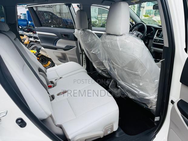 Toyota Highlander LE Plus 2019 White