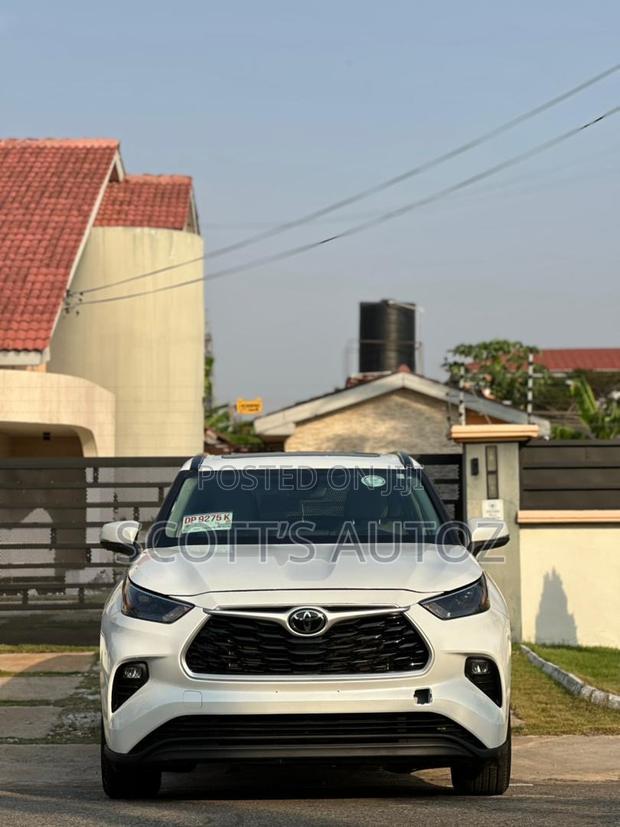 Toyota Highlander XLE AWD 2023 White