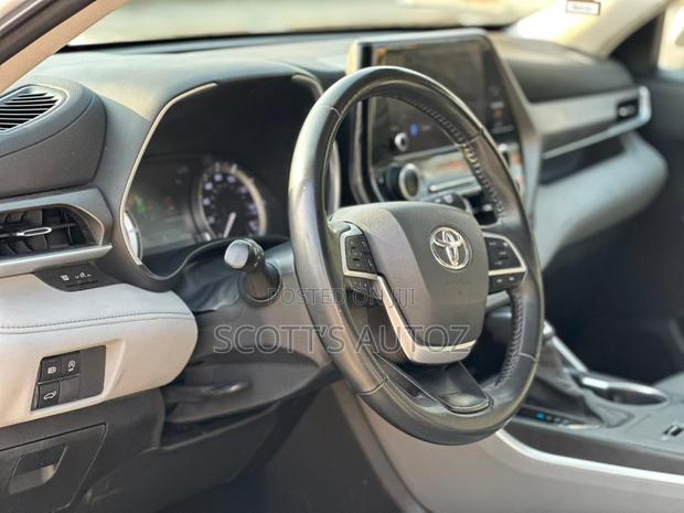 Toyota Highlander XLE AWD 2023 White