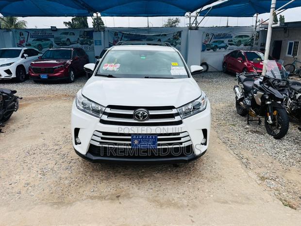 Toyota Highlander LE Plus 2019 White