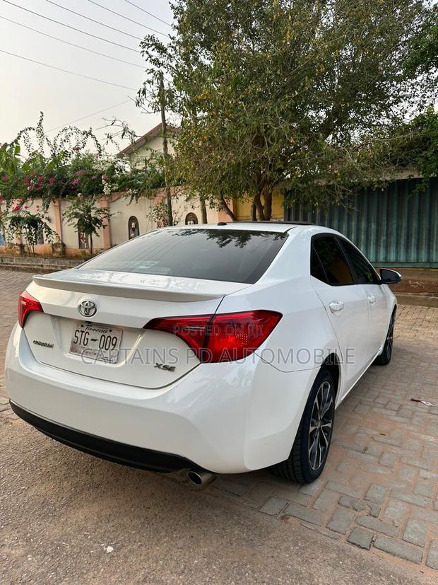 Toyota Corolla 2018 White
