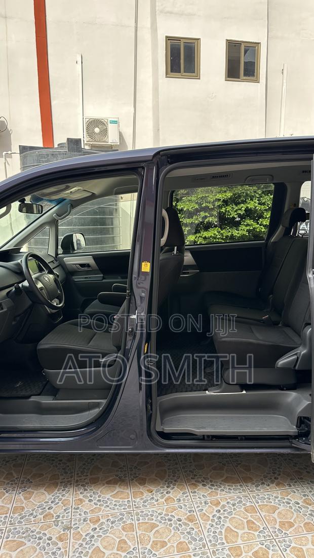 Toyota Voxy 2010 Black