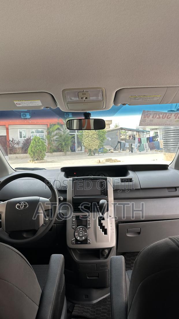 Toyota Voxy 2010 Black