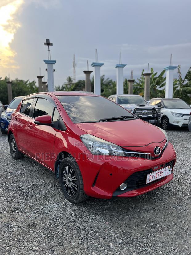 Toyota Vitz 2015 Red