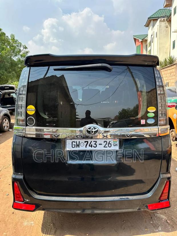 Toyota Voxy 2016 Gray