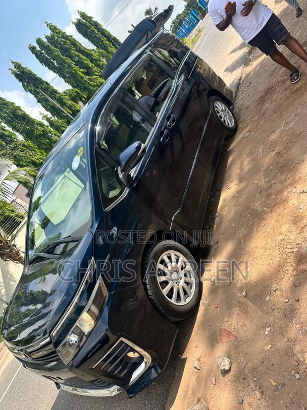 Toyota Voxy 2016 Gray