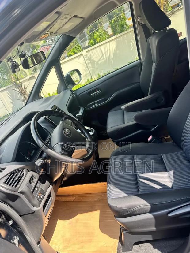 Toyota Voxy 2016 Gray