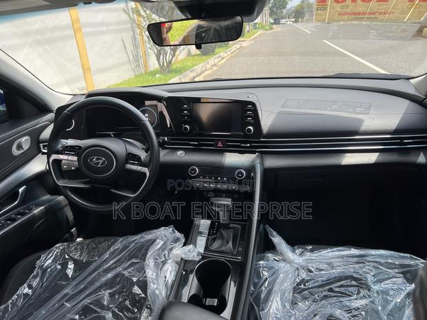 Hyundai Elantra Limited 2022 Blue