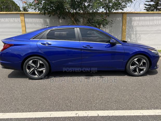 Hyundai Elantra Limited 2022 Blue